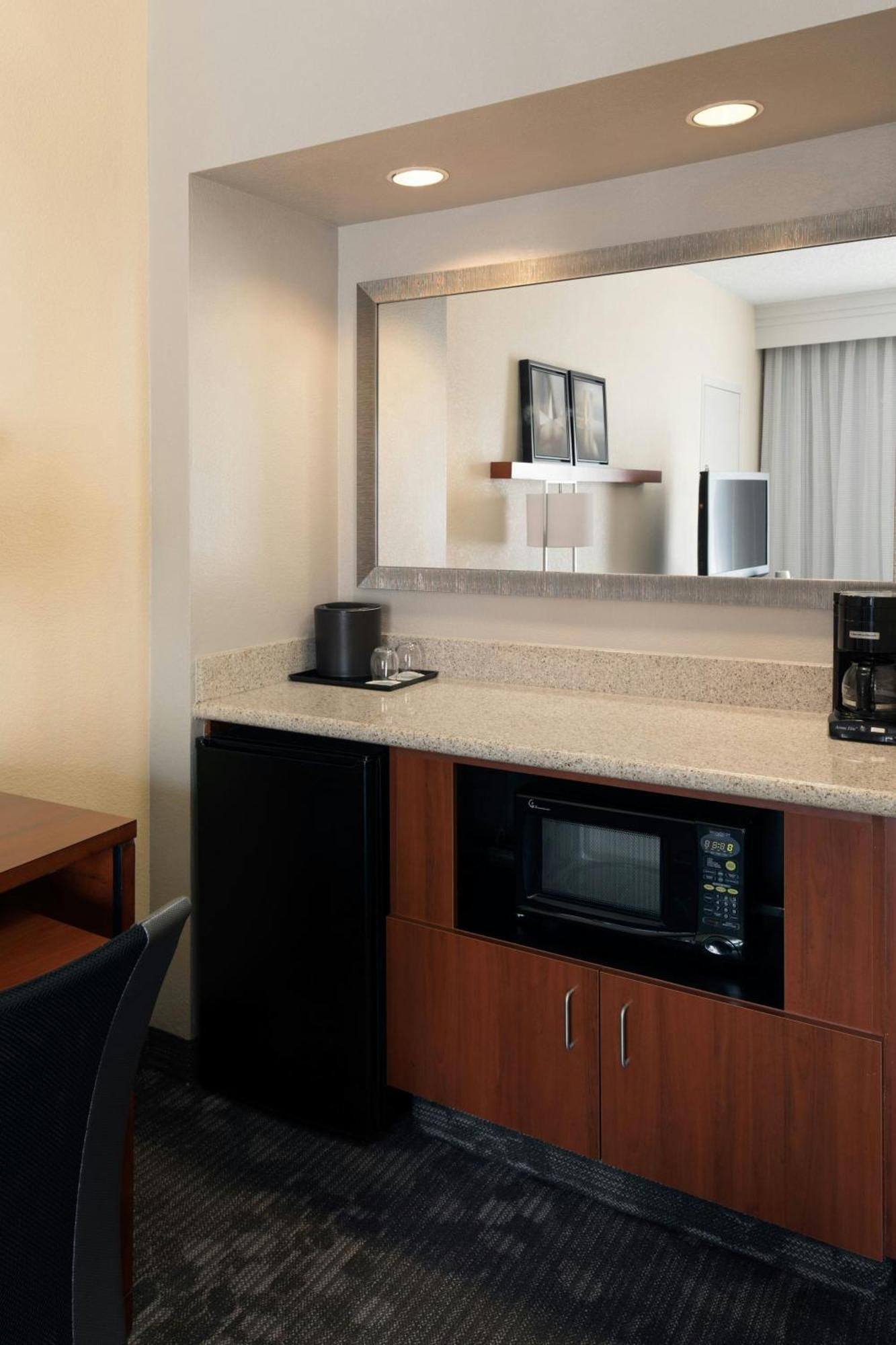 Courtyard By Marriott Denver Central Park Exterior foto