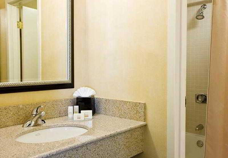 Courtyard By Marriott Denver Central Park Exterior foto